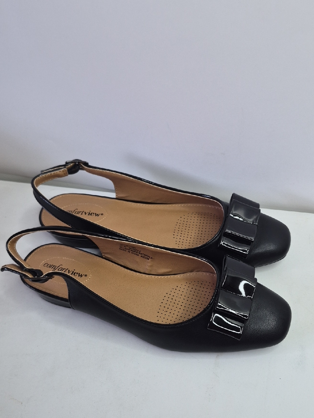 comfortview Women's Black Patent Accent Slingback Flats Size 10M
